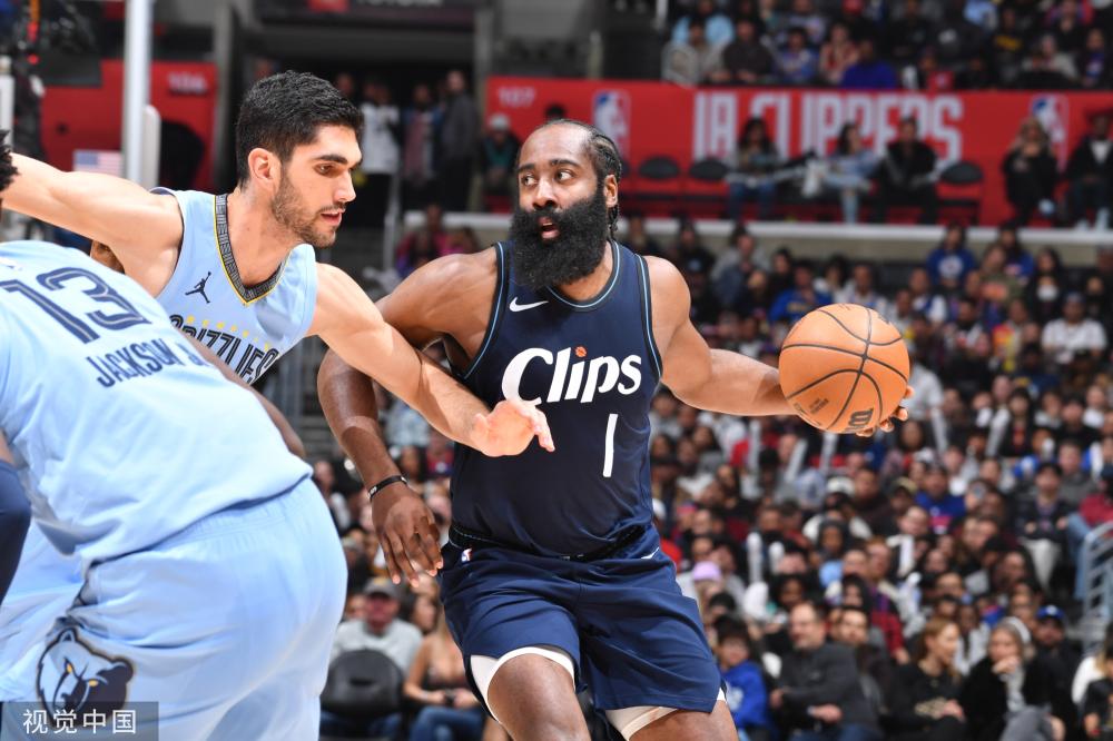 并吸引更多 并吸引更多